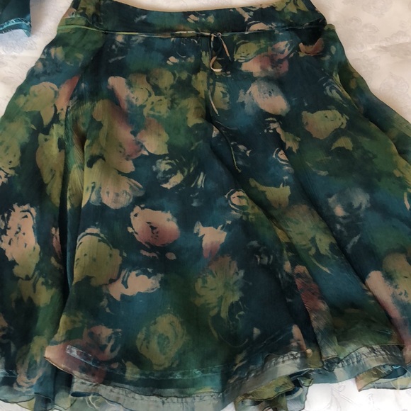 Nougat London Two Pieces Floral Skirt Set 100% Silk - Picture 12 of 15